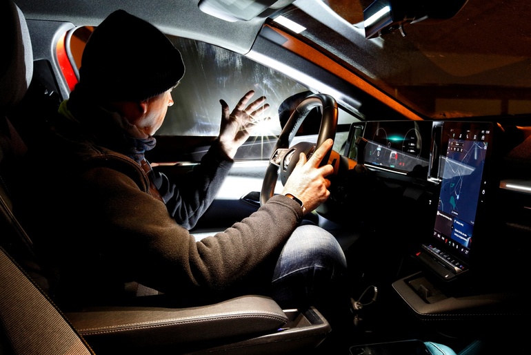 ADAC-Umfrage: Fast ein Drittel fühlt sich nachts geblendet