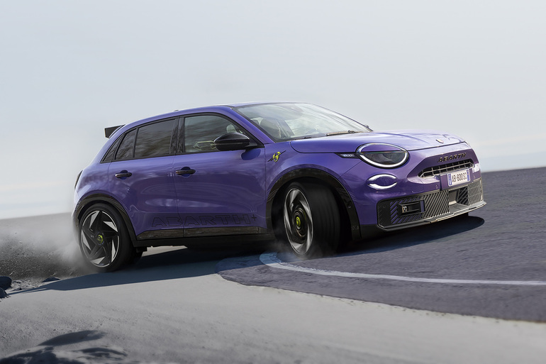 Neuer Abarth 600e vor der Weltpremiere Neuer Abarth 600e vor der Weltpremiere