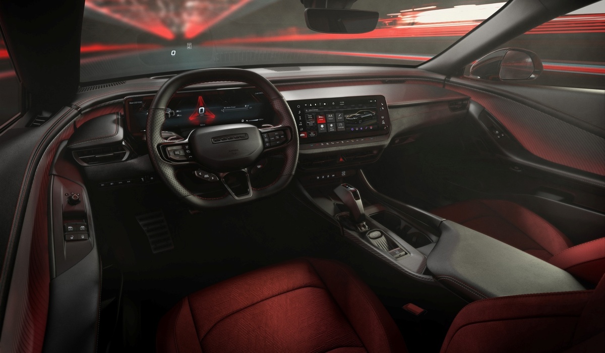 mid Groß-Gerau - Das Innere wird von einem freistehenden 10,25-Zoll- oder optional 16-Zoll-Clusterbildschirm dominiert. Dodge / Stellantis