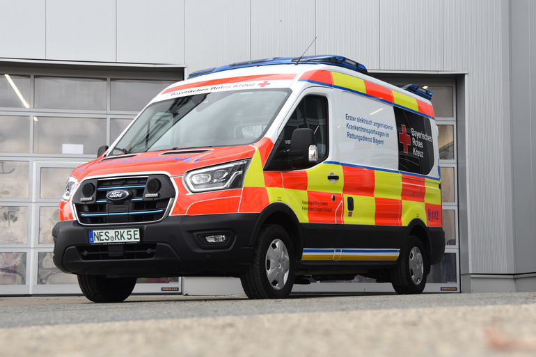 Ford Pro bringt Elektro-Krankentransporter nach Bayern