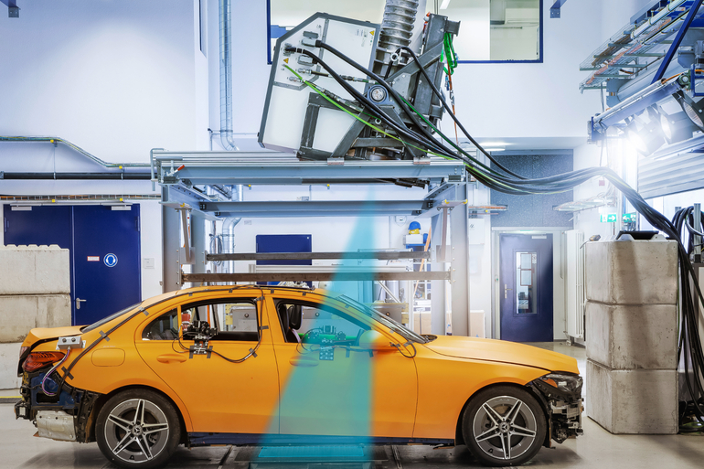 Crashtest unterm Röntgen-Gerät