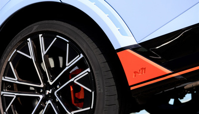 Hyundai Ioniq 5 N steht auf Pirelli P Zero Reifen