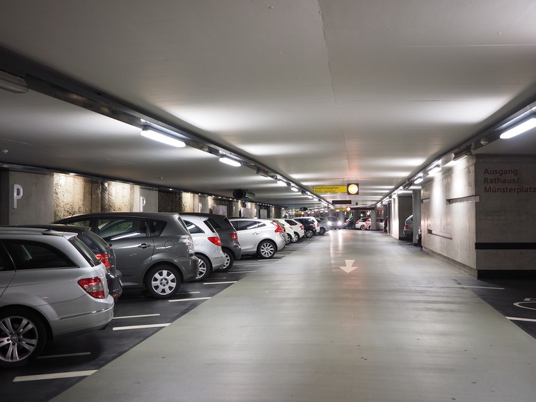 Wie sich Parkraummanagement im Laufe der Jahre entwickelt hat: Von Parkuhren zu Smart Parking