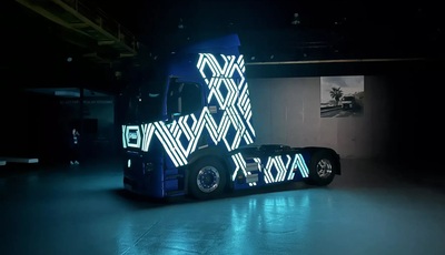 Renault E-Tech T: Leuchtender Laster