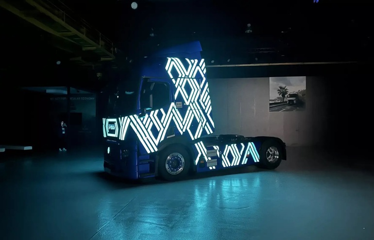 Renault E-Tech T: Leuchtender Laster