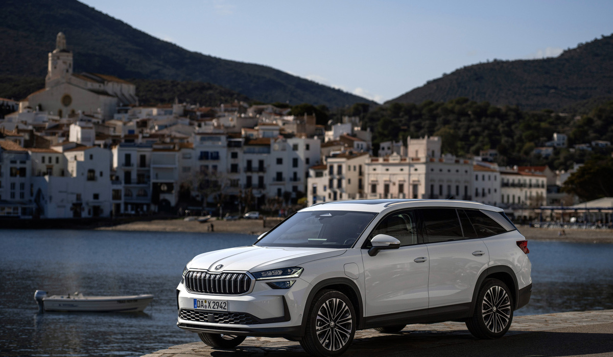 mid Groß-Gerau - Die Tschechen erweitern zusätzlich das Angebot an modernen Antriebssträngen für den neuen Kodiaq um eine weitere Variante, den Kodiaq iV. Erstmals in der Modellgeschichte steht für das große SUV-Modell ein Plug-in-Hybridantrieb zur Wahl. Skoda Auto Deutschland GmbH