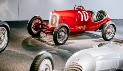 Mercedes Targa-Florio-Rennwagen von 1924 zurück auf der Straße