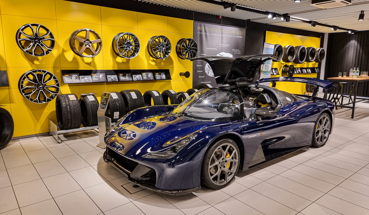 mid Frankfurt - Im Driver Center Frankfurt sind aktuell ein paar Boliden ausgestellt. Mike Neumann / mid