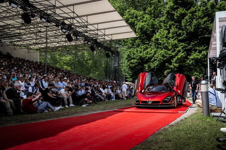Alfa Romeo 33 Stradale gewinnt Preis beim Concorso d'Eleganza