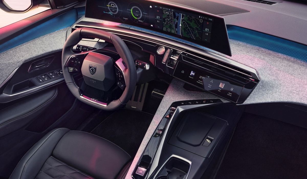 mid Groß-Gerau - Das digitale Kombiinstrument und der zentrale Touchscreen im neuen Panorama i-Cockpit. Peugeot / Stellantis