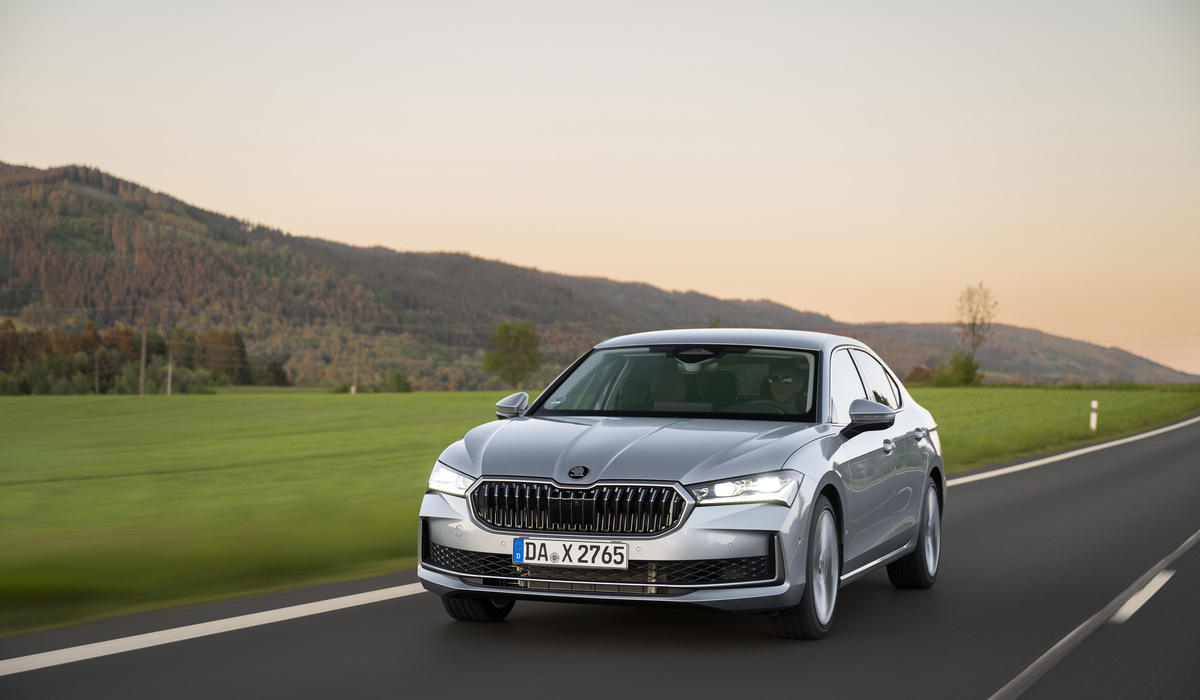 Skoda stellt für den Superb zunächst vier Antriebe zur Verfügung, die je nach Wahl mit bis zu drei Ausstattungsniveaus (Essence, Selection, L+K) kombiniert werden können Foto: Skoda