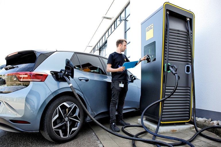 ADAC testet E-Autos auf ihre Reichweiten