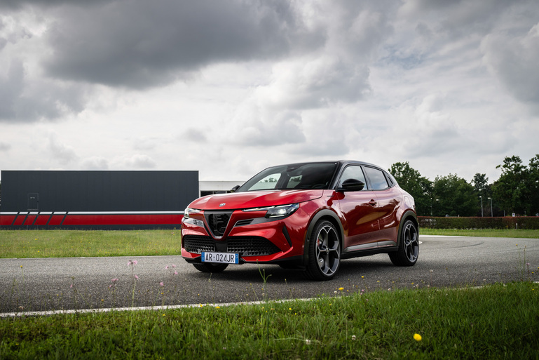 Alfa Romeo elektrifiziert den Junior Veloce