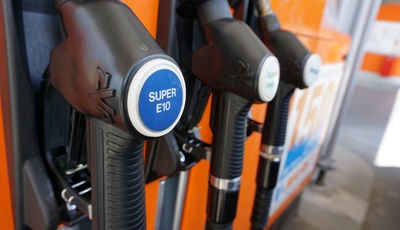 Super E10: Grünes Benzin wird immer beliebter.