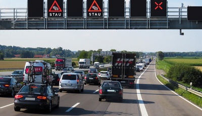 Sommer auf dem Stau-Höhepunkt