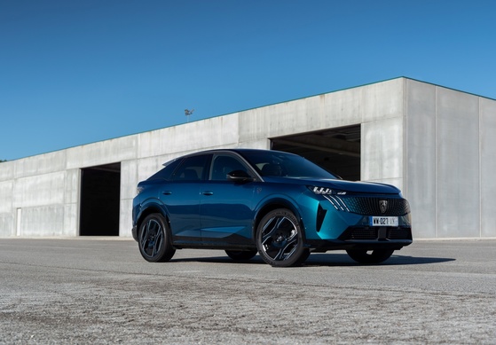 Peugeot 3008 und 5008 jetzt auch mit Stecker und Tank