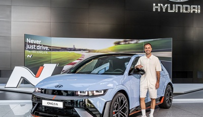 Mario Götze wechselt auf den Hyundai Ioniq 5 N