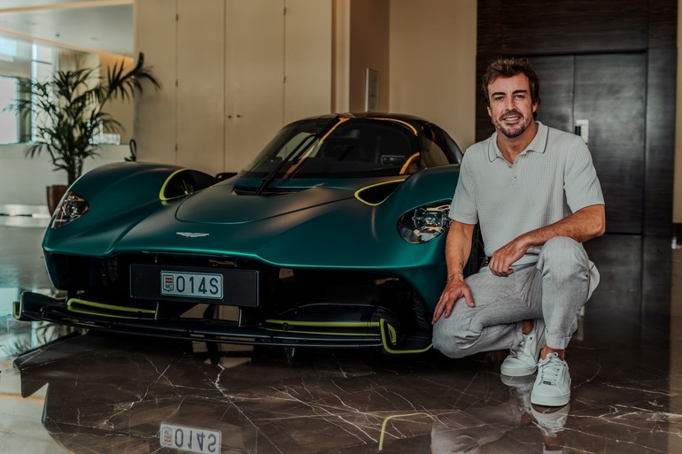 Fernando Alonso fährt Aston Martin Valkyrie Fernando Alonso fährt Aston Martin Valkyrie