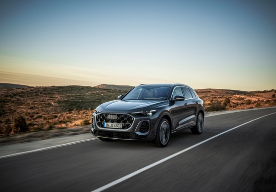 Audi Q5 SUV und Audi SQ5 SUV am Start