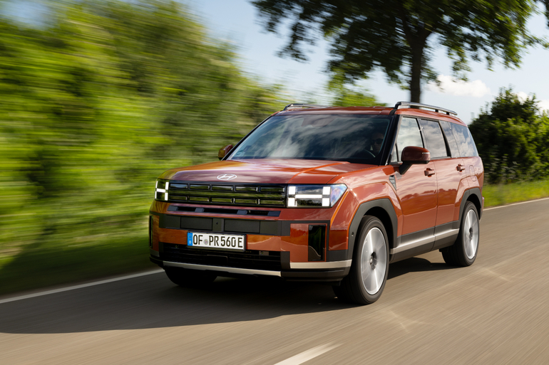 Hyundai Santa Fe geräumiger als mancher Van