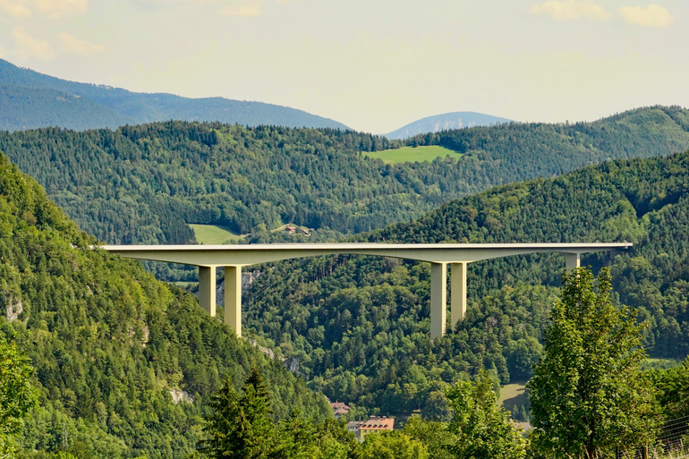 mid-Analyse: Autobahnbrücken im Investitions-Stau mid-Analyse: Autobahnbrücken im Investitions-Stau