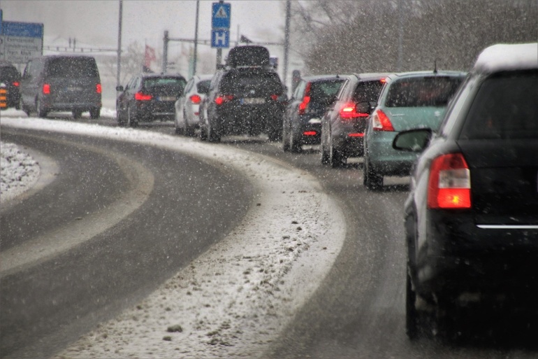 Sicher Autofahren bei Starkregen Sicher Autofahren bei Starkregen