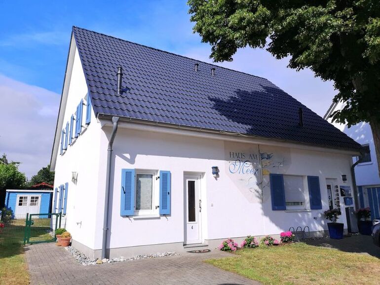 Eingezäuntes Ferienhaus mit finnischer Sauna direkt am Meer ca 80 m zum Badestrand Ostsee Rügen Glow Eingezäuntes Ferienhaus mit finnischer Sauna direkt am Meer ca 80 m zum Badestrand Ostsee Rügen Glow