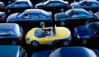 Die H-Kennzeichen-Klassiker des Jahres 2025 - Als James Bond Cabrio wagte und Biodesign cool war