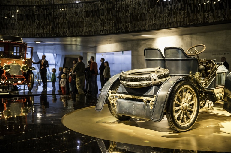 Automuseen in Deutschland - Skulpturen aus Stahl