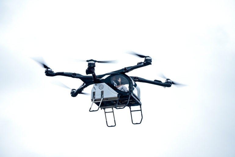 Hintergrund Flugautos - Ganz schön abgehoben Hintergrund Flugautos - Ganz schön abgehoben