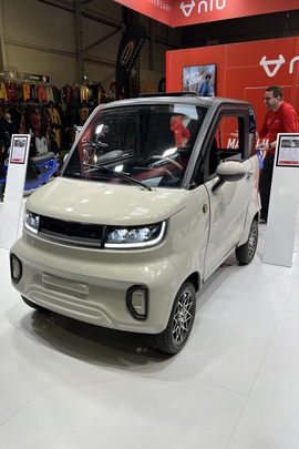 Micrcocar Niumm 500 - E-Auto mit Roller-Technik