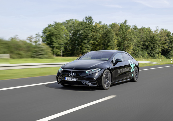 Autonomes Fahren in Deutschland - Mercedes testet türkises Leuchten