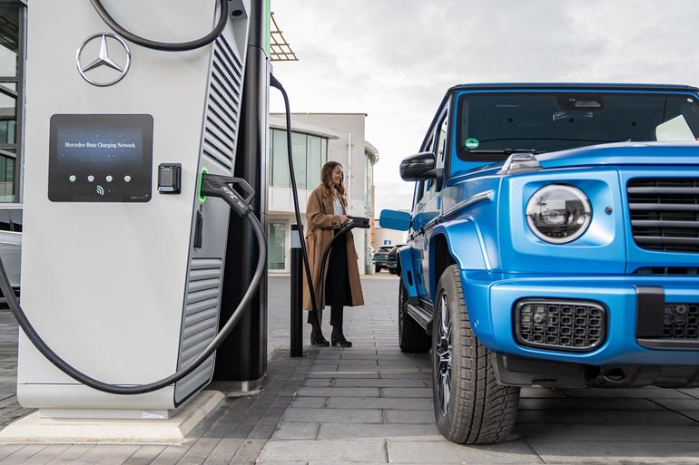 Mercedes-Ladedienste - Das E-Auto reserviert die Ladesäule