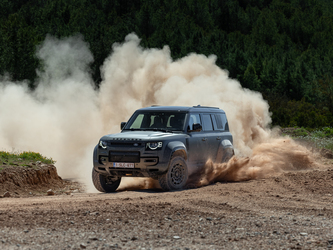 Fahrbericht: Land Rover Defender Octa - Kraftprotz mit feinen Manieren