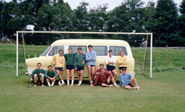 60 Jahre Ford Transit - Rotkäppchen und der Wolfsburger